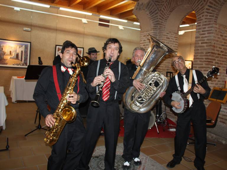 Una de las actuaciones de Pixie and Dixie Band en Medina del Campo / Cadena SER